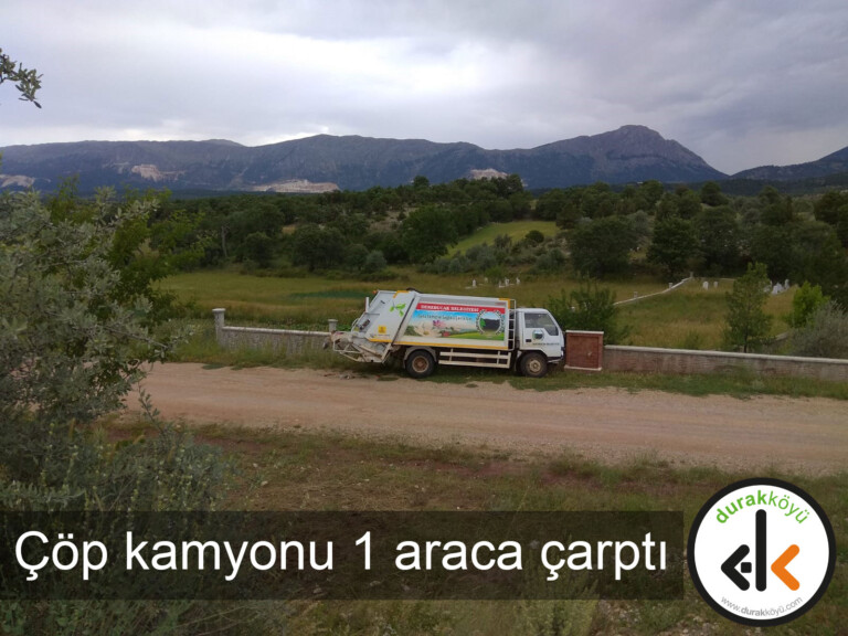 Çöp kamyonu 1 araca çarptı