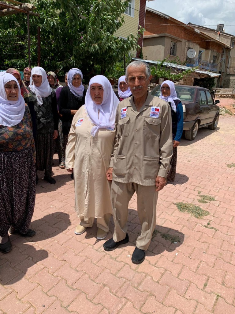 Hacet ve Ayşe Özçelik çifti Hacca uğurlandılar