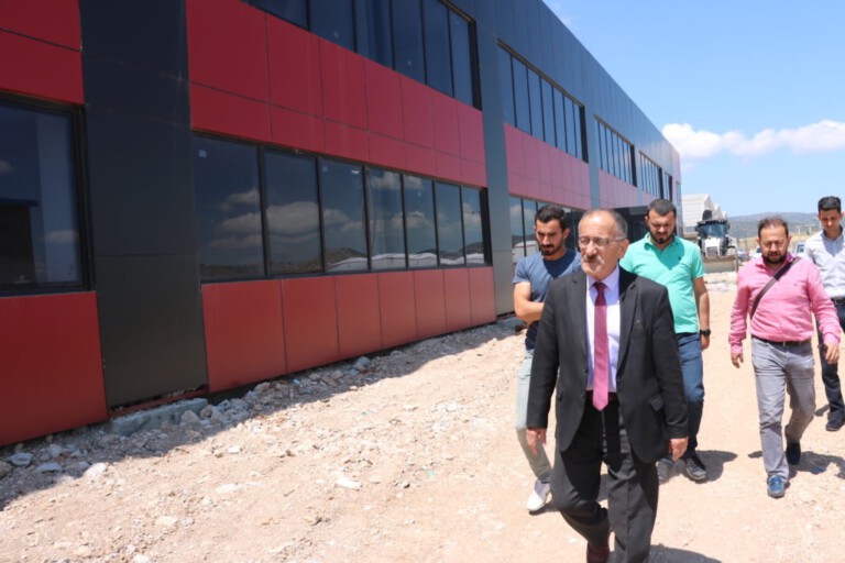 Beyşehir Organize Sanayi Bölgesi’ne yapılan yeni tekstil fabrikası hizmete girdi.