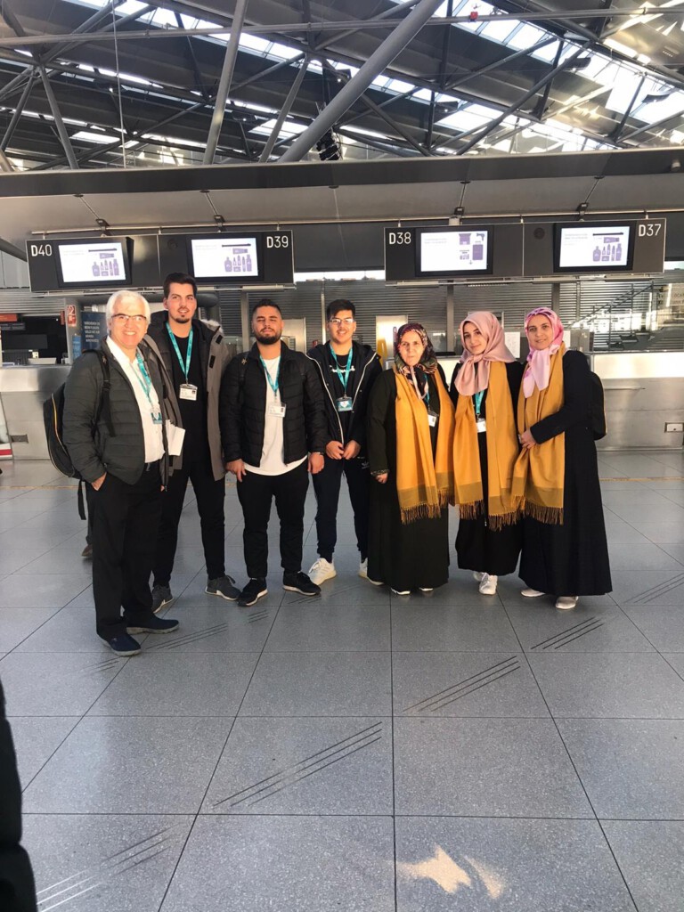 Evci ve Kamaşık ailesi Umre’ye uğurlandılar