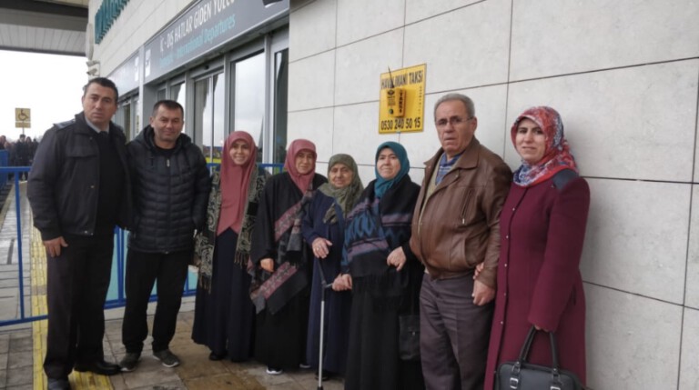Nazife Arıkan ve evlatları umreye gitti