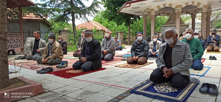 Hasret sona erdi, 74 gün sonra ilk cuma namazı kılındı