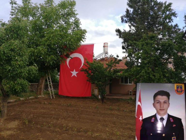 Postacı Ali Öztürk torunu Burak Aydoğan şehit olmuştur