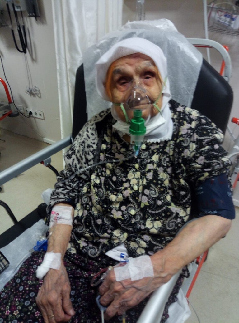 İsmihan Öztürk hastaneye kaldırıldı