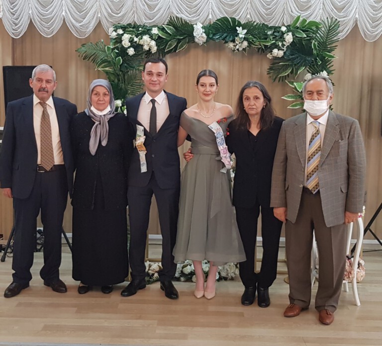 Melike Aktaş ile Berk Özdemir nişanlandılar