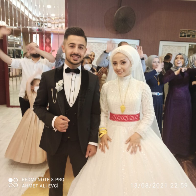 Elif Yarar ile Mehmet Ali  Ayaz evlendiler