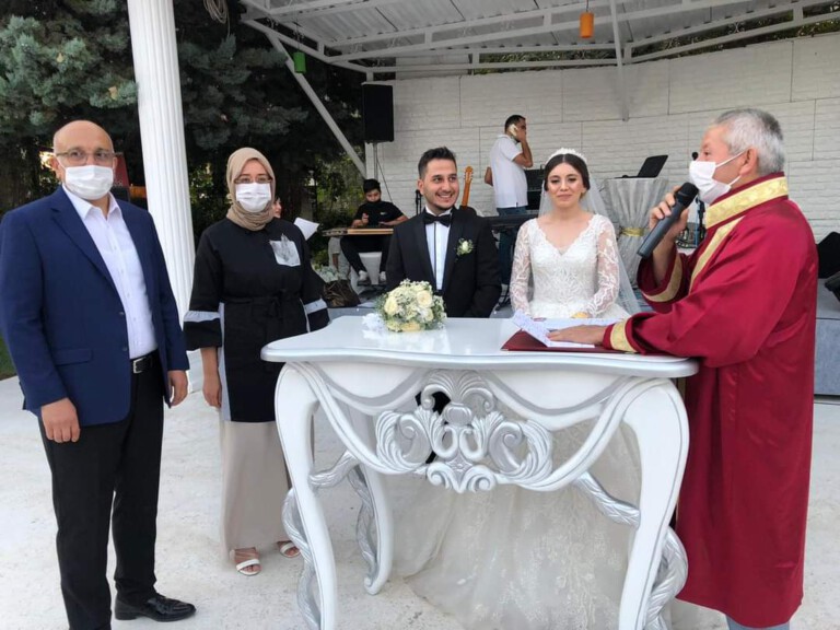 Ayliz Altıparmak ile Melih Akgün evlendiler