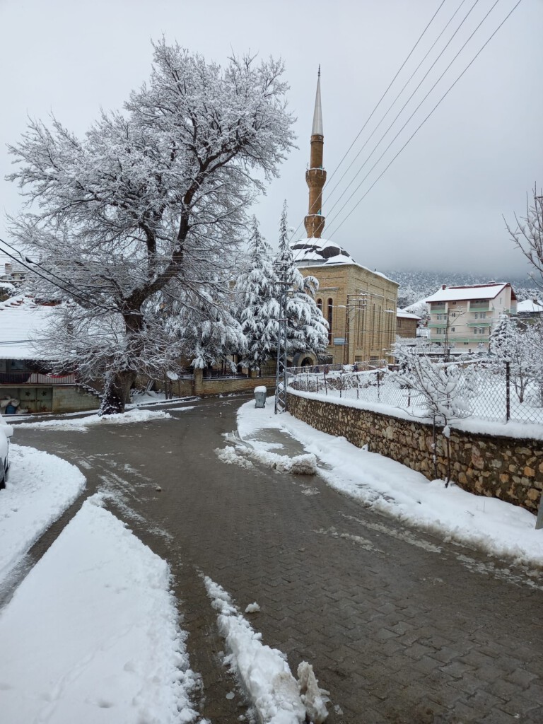 9 Mart 2022 “Köyümüzde kar yağışı başladı”