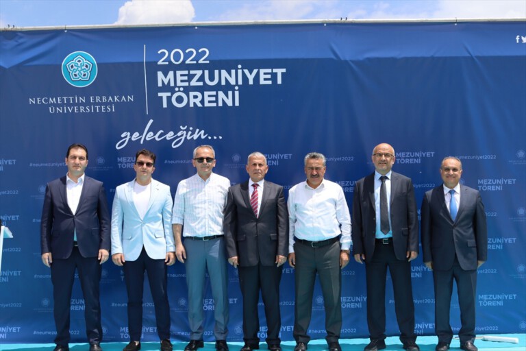 Seydişehir’de üniversite öğrencilerinin mezuniyet sevinci