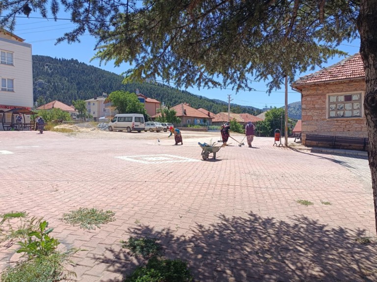 Derebucak Belediyesi tarafından köyümüze çevre temizliği
