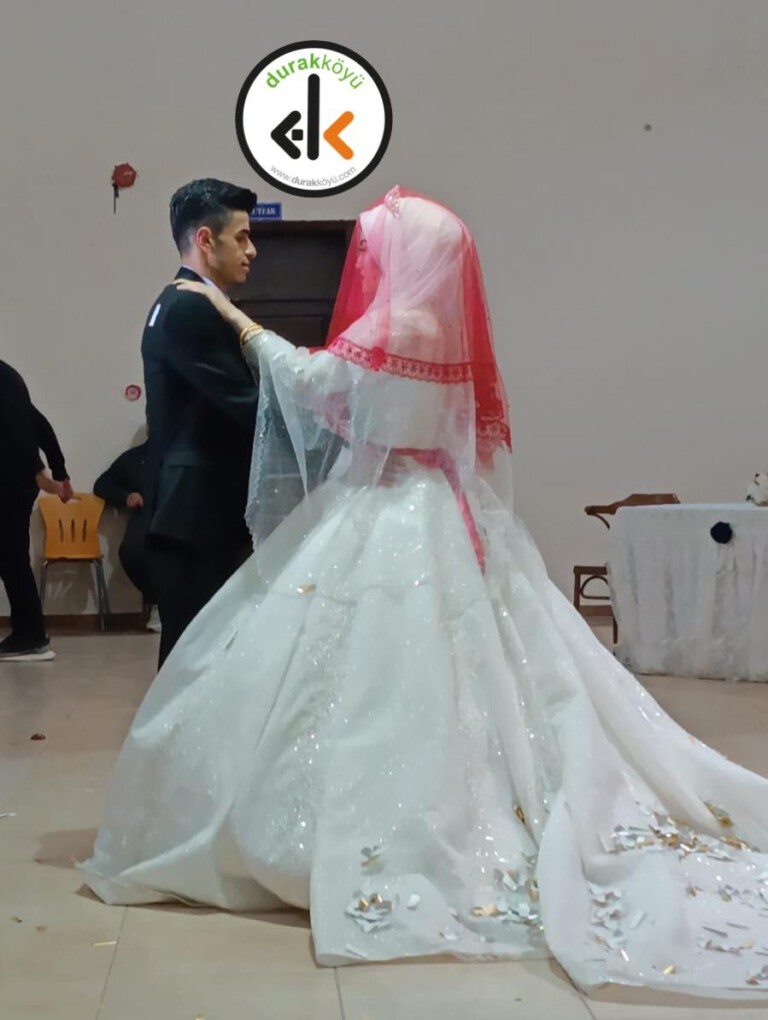 Selim ile Ayşenur evlendiler