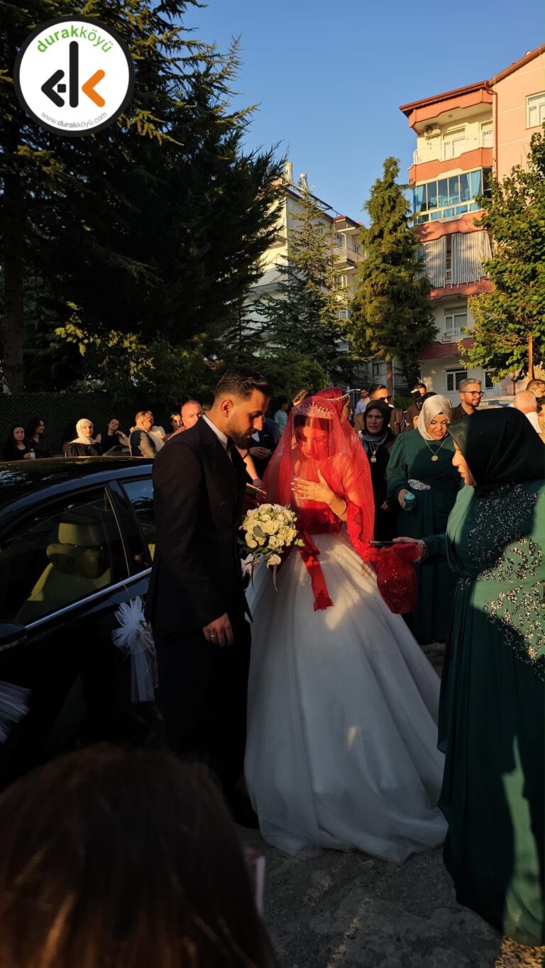 Lütfiye Nur Akgül ve Kadir Özel Dünya Evine Girdi