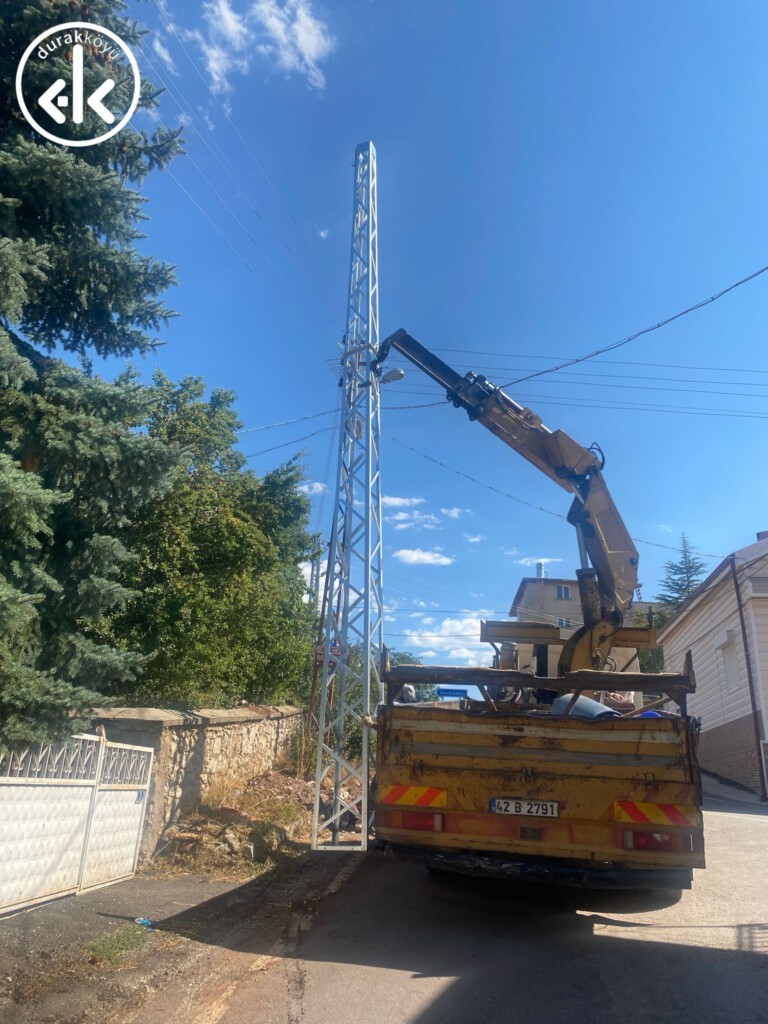 Eski elektrik direkleri yenileriyle değiştirildi