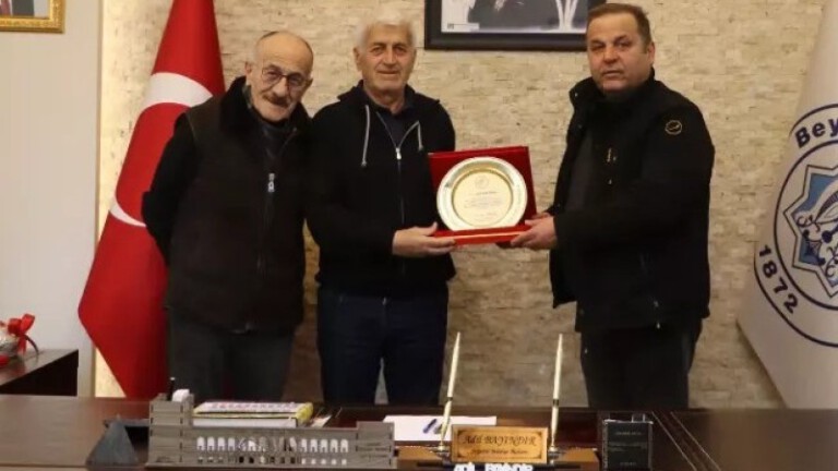 Vergi şampiyonu Akkanat’a teşekkür plaketi!